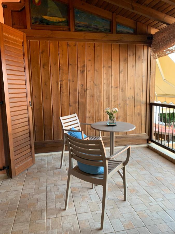 Yulia Guest House オウランオウポリ エクステリア 写真